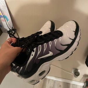 white and black nike tn